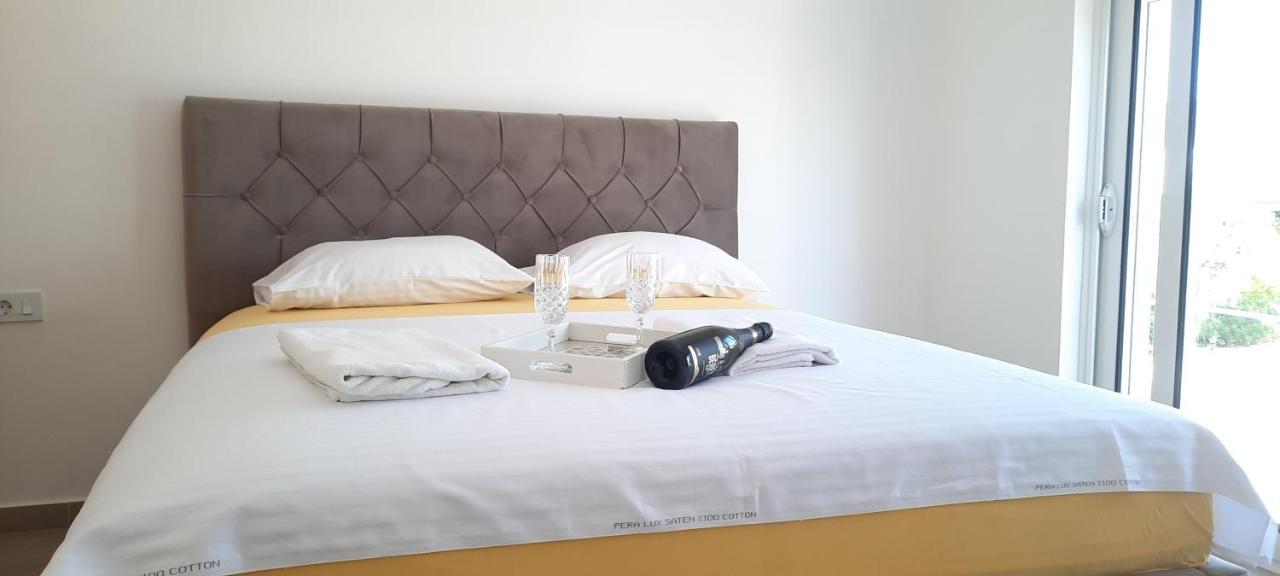 Studio Apartments Jupo Ulcinj Exterior photo