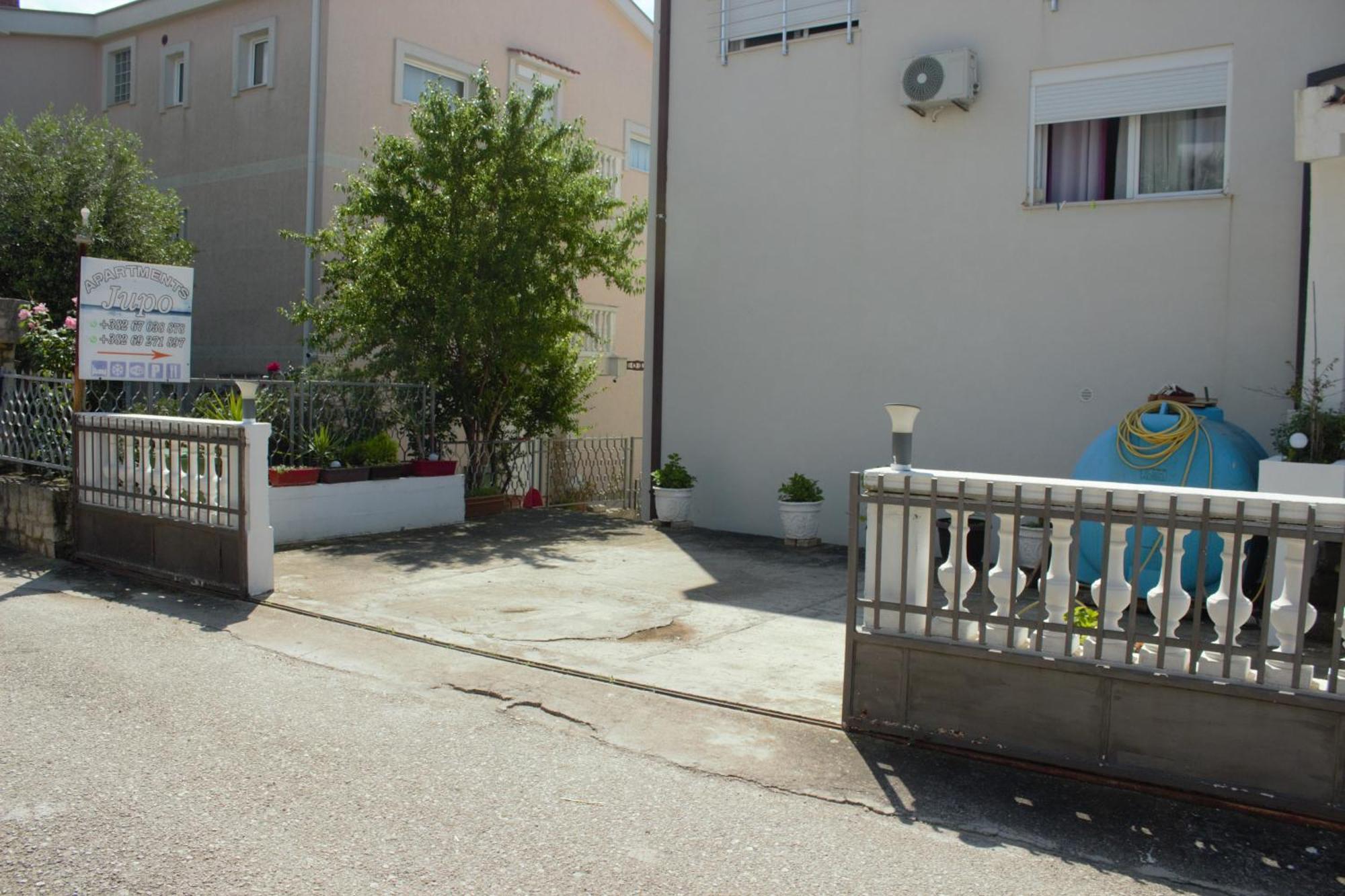 Studio Apartments Jupo Ulcinj Exterior photo